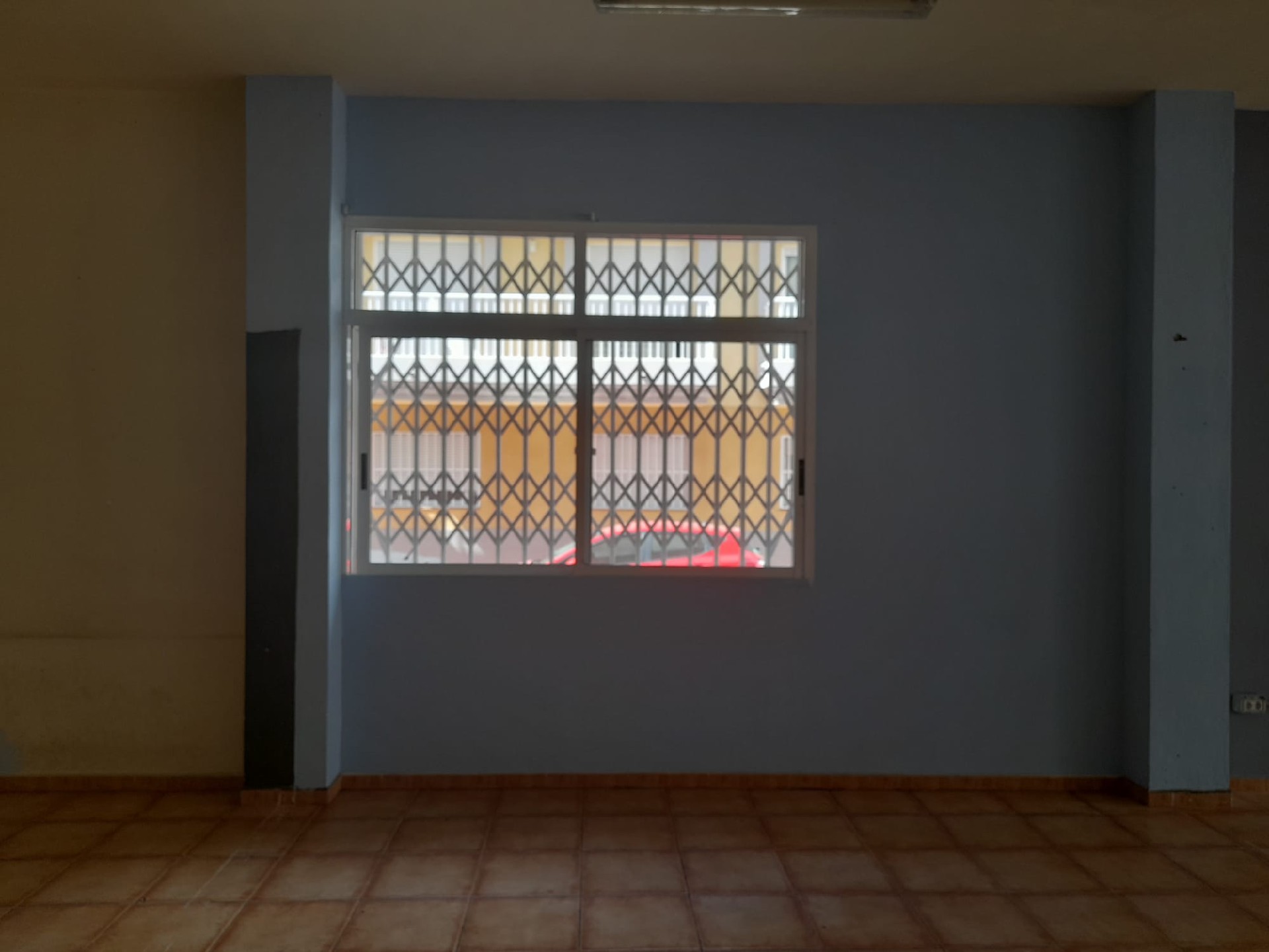 ALQUILA AMPLIO LOCAL COMERCIAL EN CALLE ARSENIO RODRIGUEZ. ZONA LAS ROSAS. LAS GALLETAS.