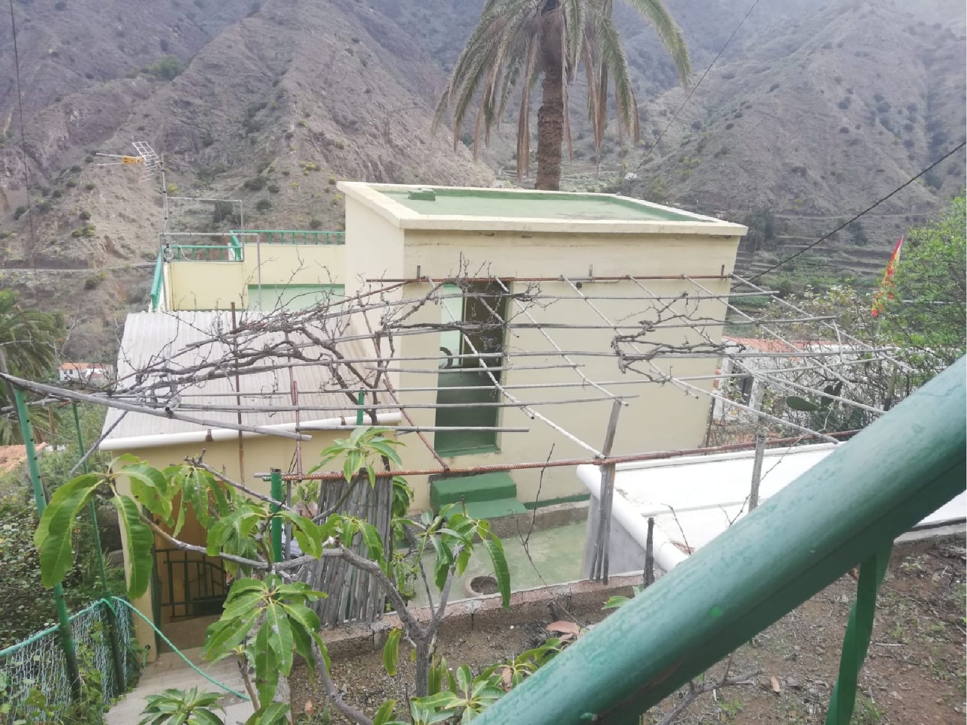 VENTA DE CASA Y SOLAR EN ZONA LOMO DE SAN PEDRO. HERMIGUA. LA GOMERA.
