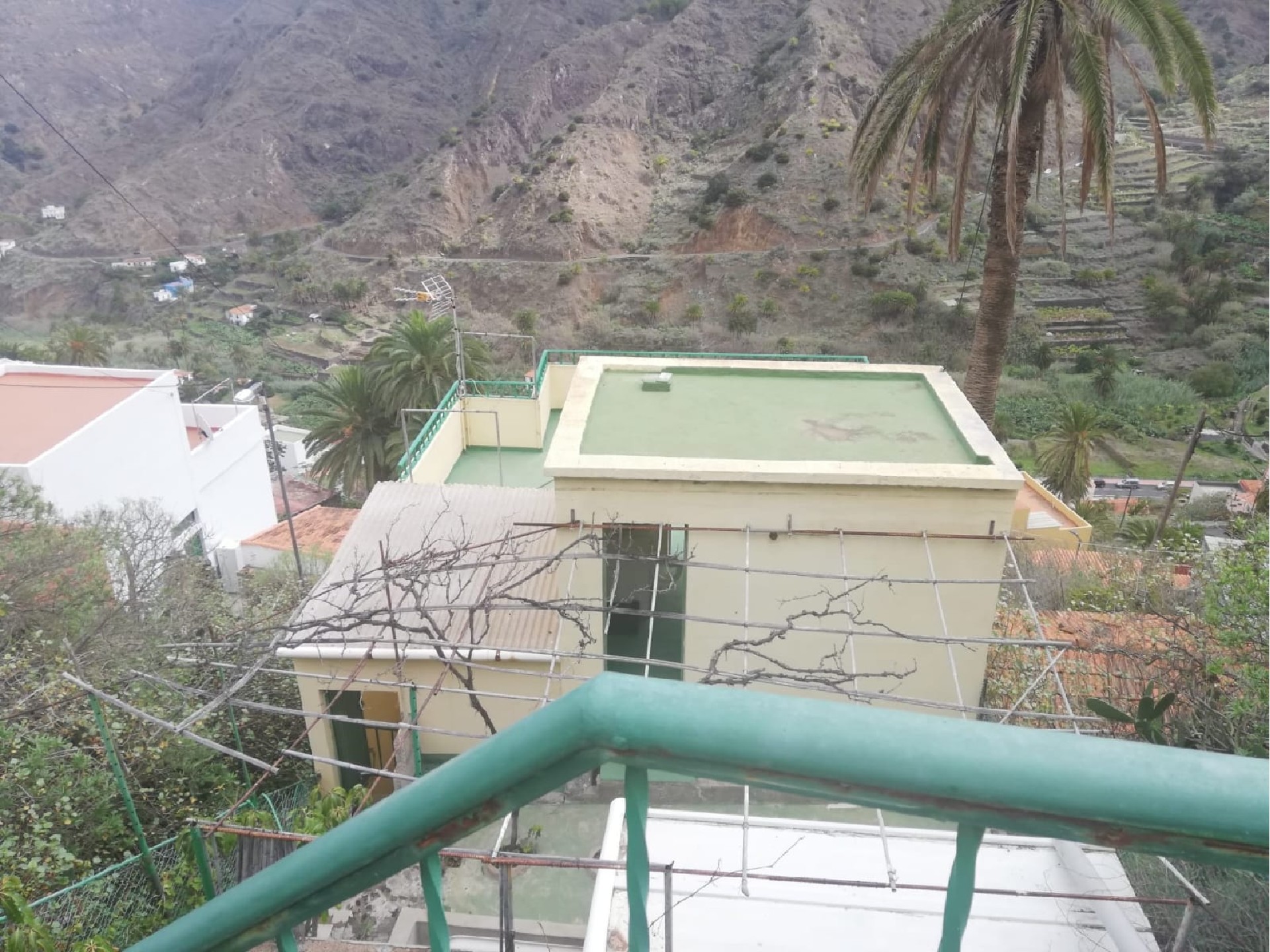 VENTA DE CASA Y SOLAR EN ZONA LOMO DE SAN PEDRO. HERMIGUA. LA GOMERA.