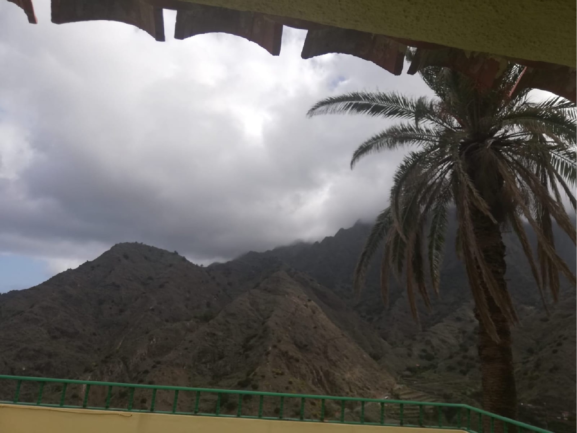 VENTA DE CASA Y SOLAR EN ZONA LOMO DE SAN PEDRO. HERMIGUA. LA GOMERA.