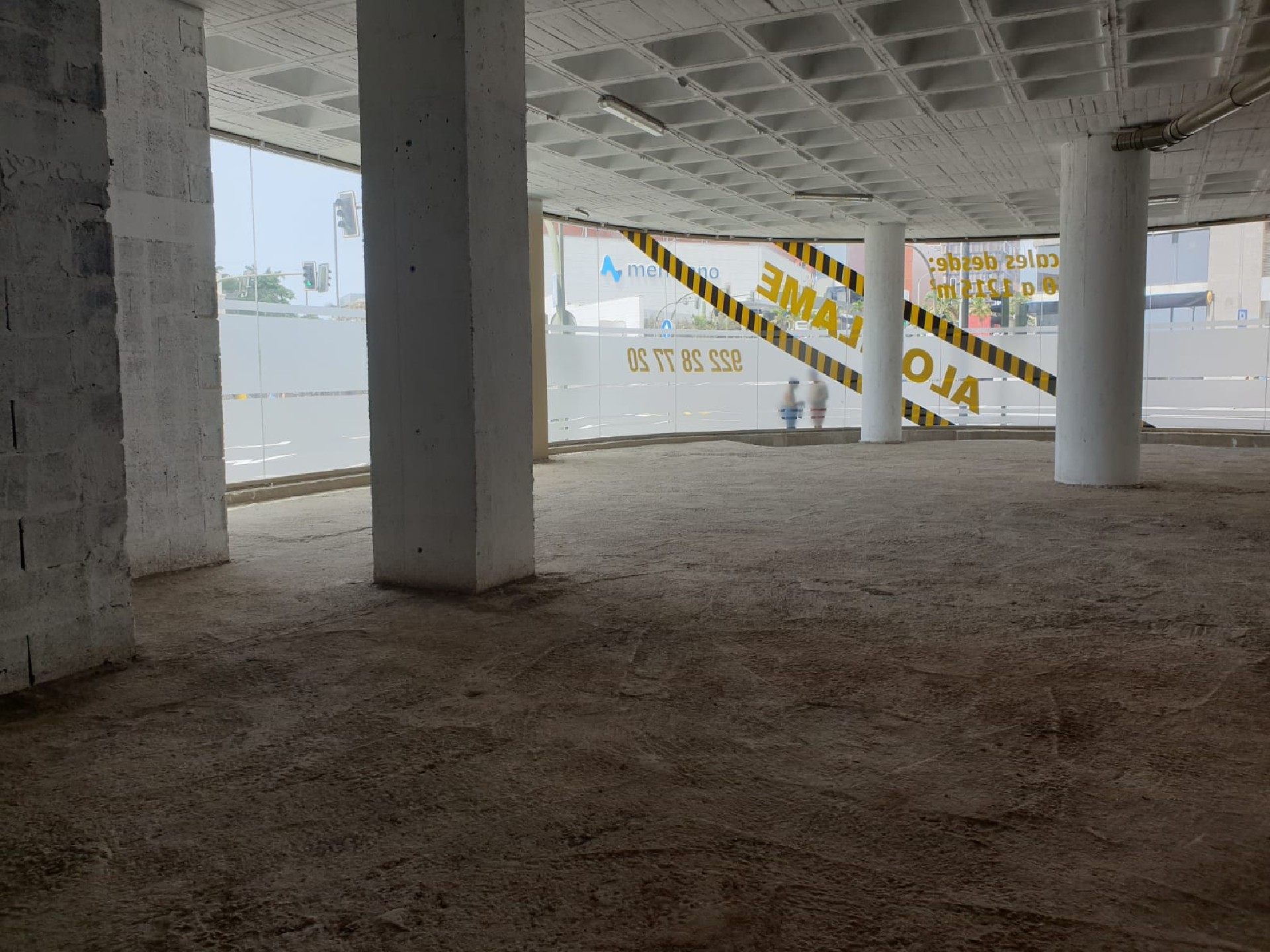 EXCELENTE LOCAL EN PLENA ZONA NUEVO CENTRO SATA CRUZ- EDIFICIO ZENIT.