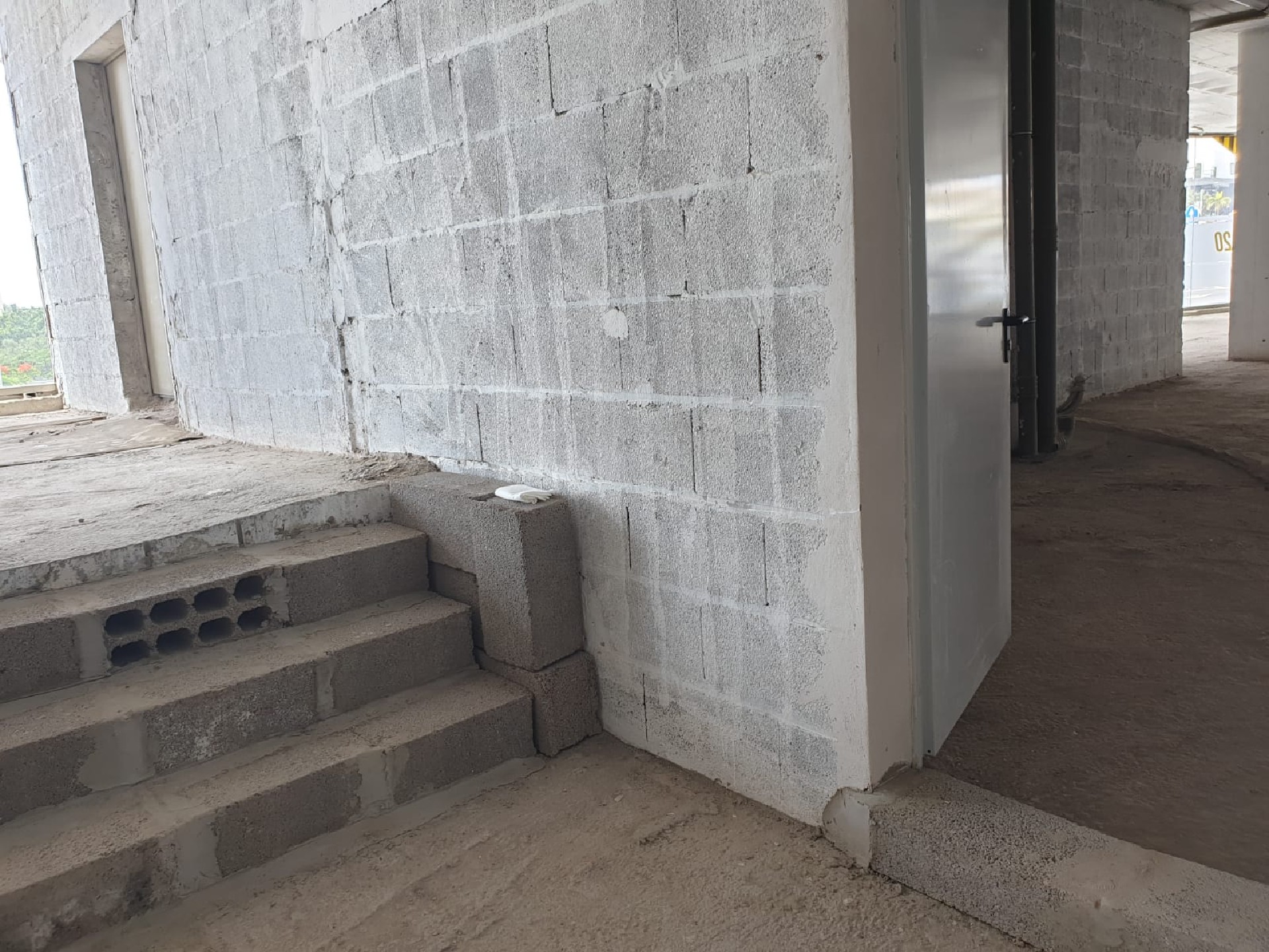 EXCELENTE LOCAL EN PLENA ZONA NUEVO CENTRO SATA CRUZ- EDIFICIO ZENIT.