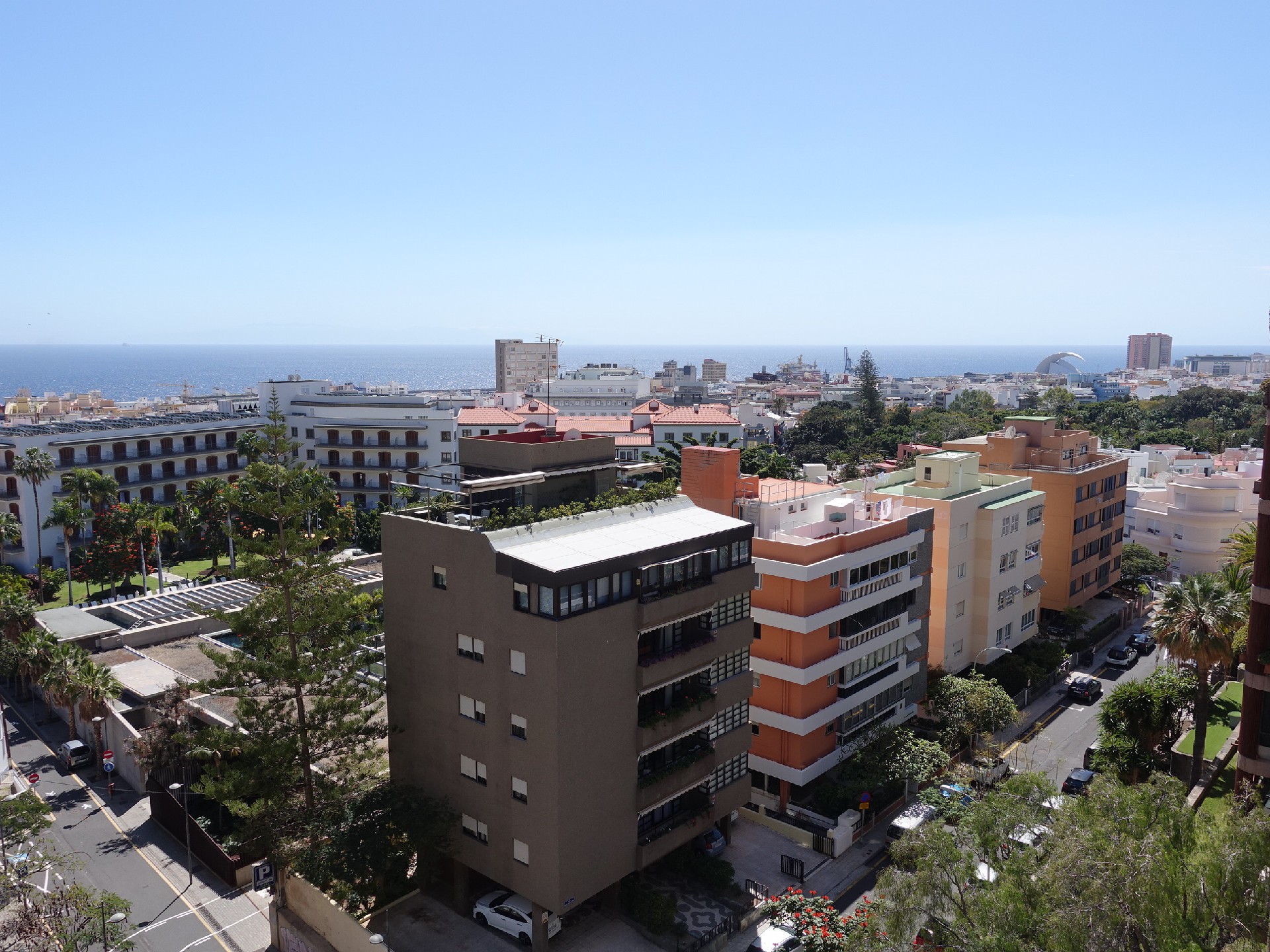 EXPECTACULAR PISO EN ZONA MENCEY. C/ FRANCISCO GUERRERO CAZORLA. DISTRITO CENTRO-IFARA