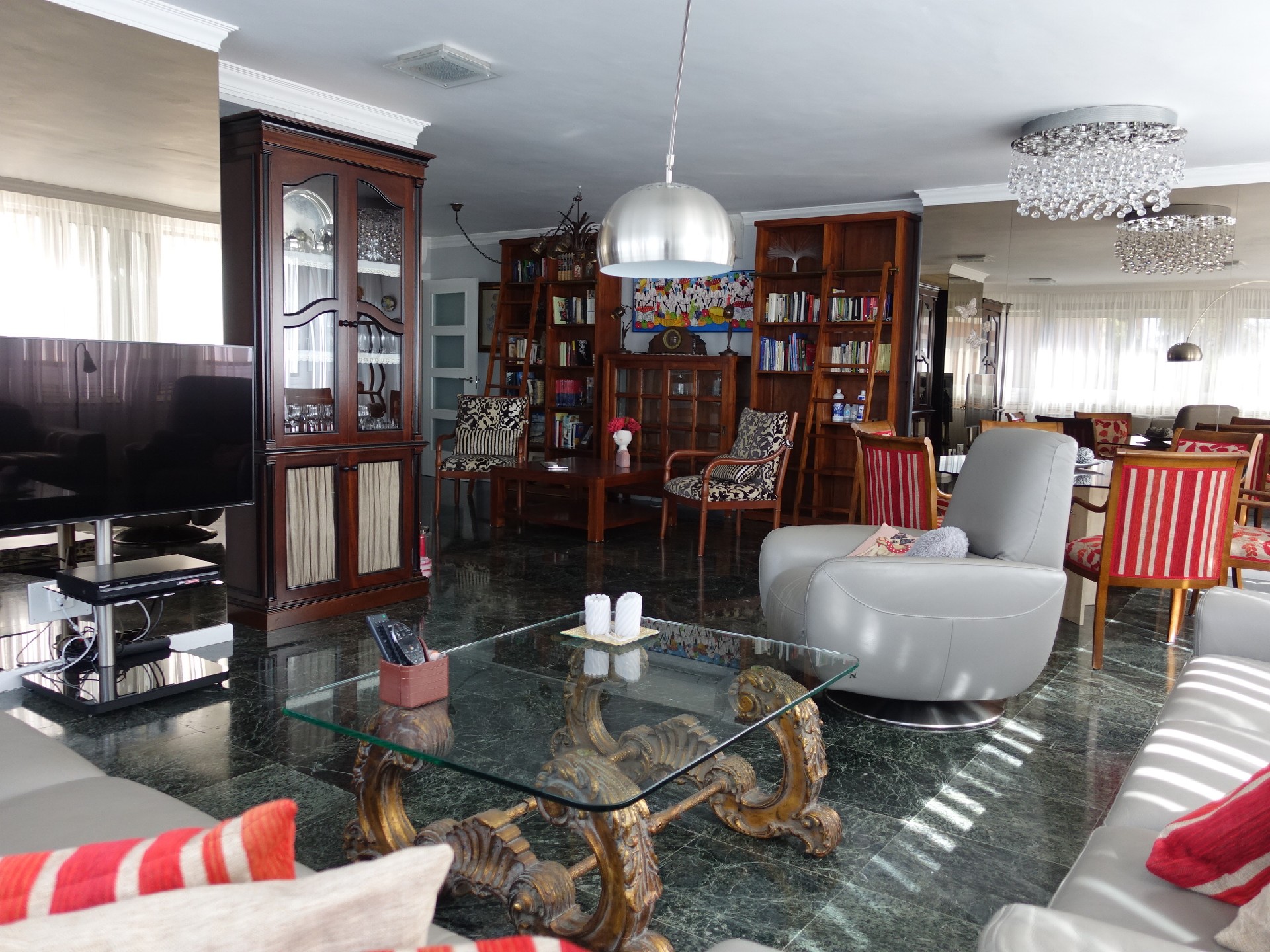 EXPECTACULAR PISO EN ZONA MENCEY. C/ FRANCISCO GUERRERO CAZORLA. DISTRITO CENTRO-IFARA