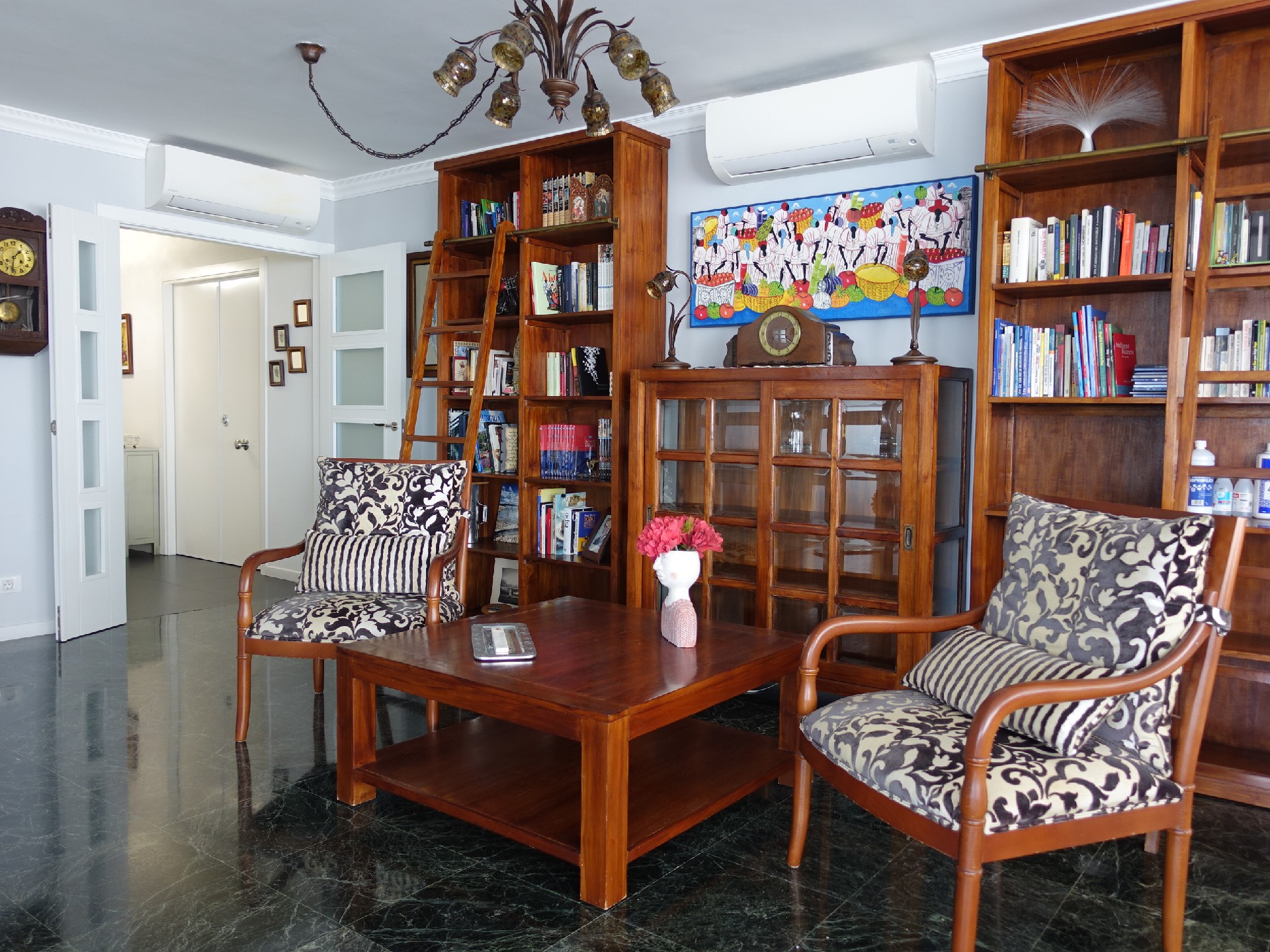 EXPECTACULAR PISO EN ZONA MENCEY. C/ FRANCISCO GUERRERO CAZORLA. DISTRITO CENTRO-IFARA