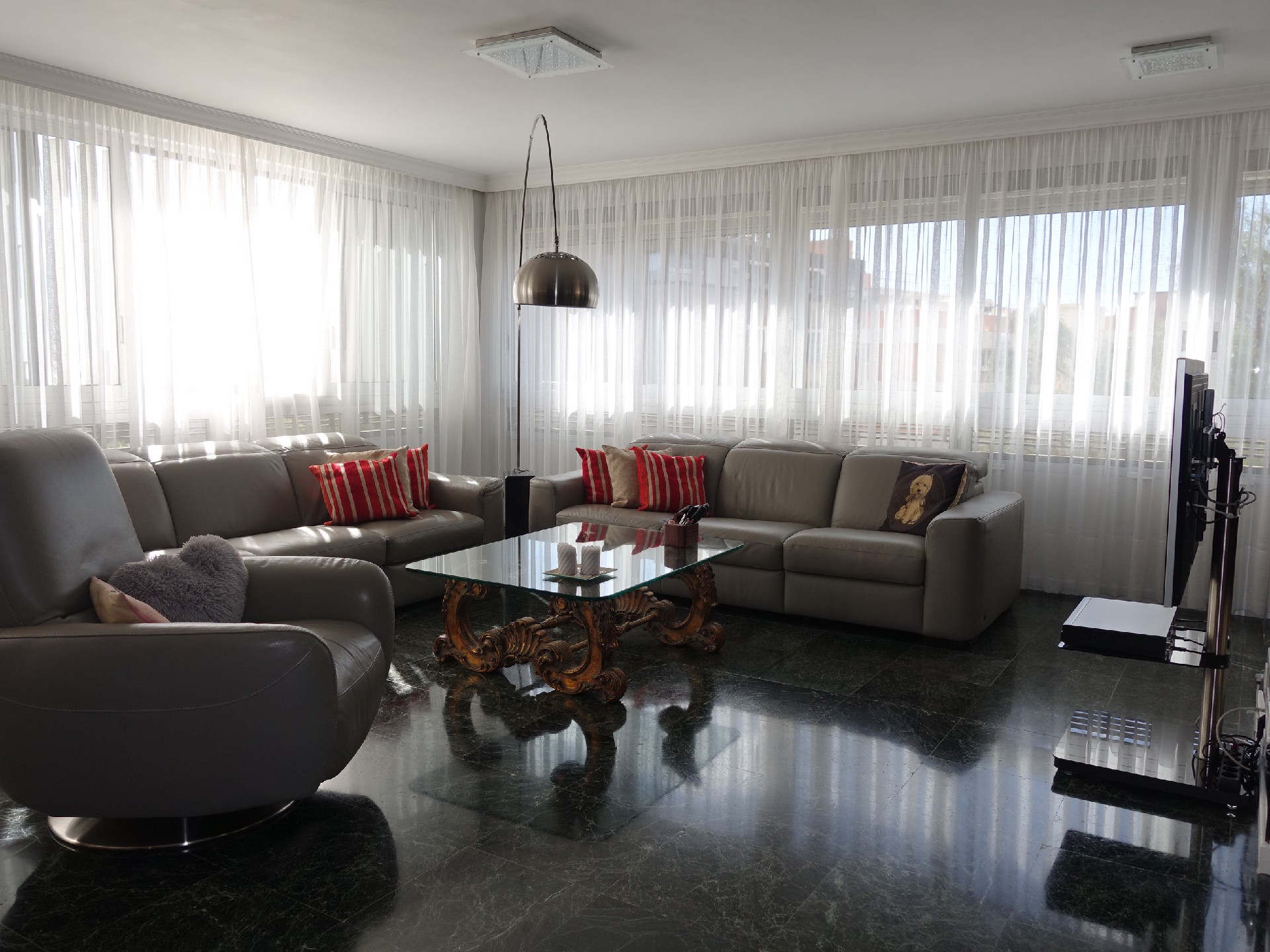 EXPECTACULAR PISO EN ZONA MENCEY. C/ FRANCISCO GUERRERO CAZORLA. DISTRITO CENTRO-IFARA