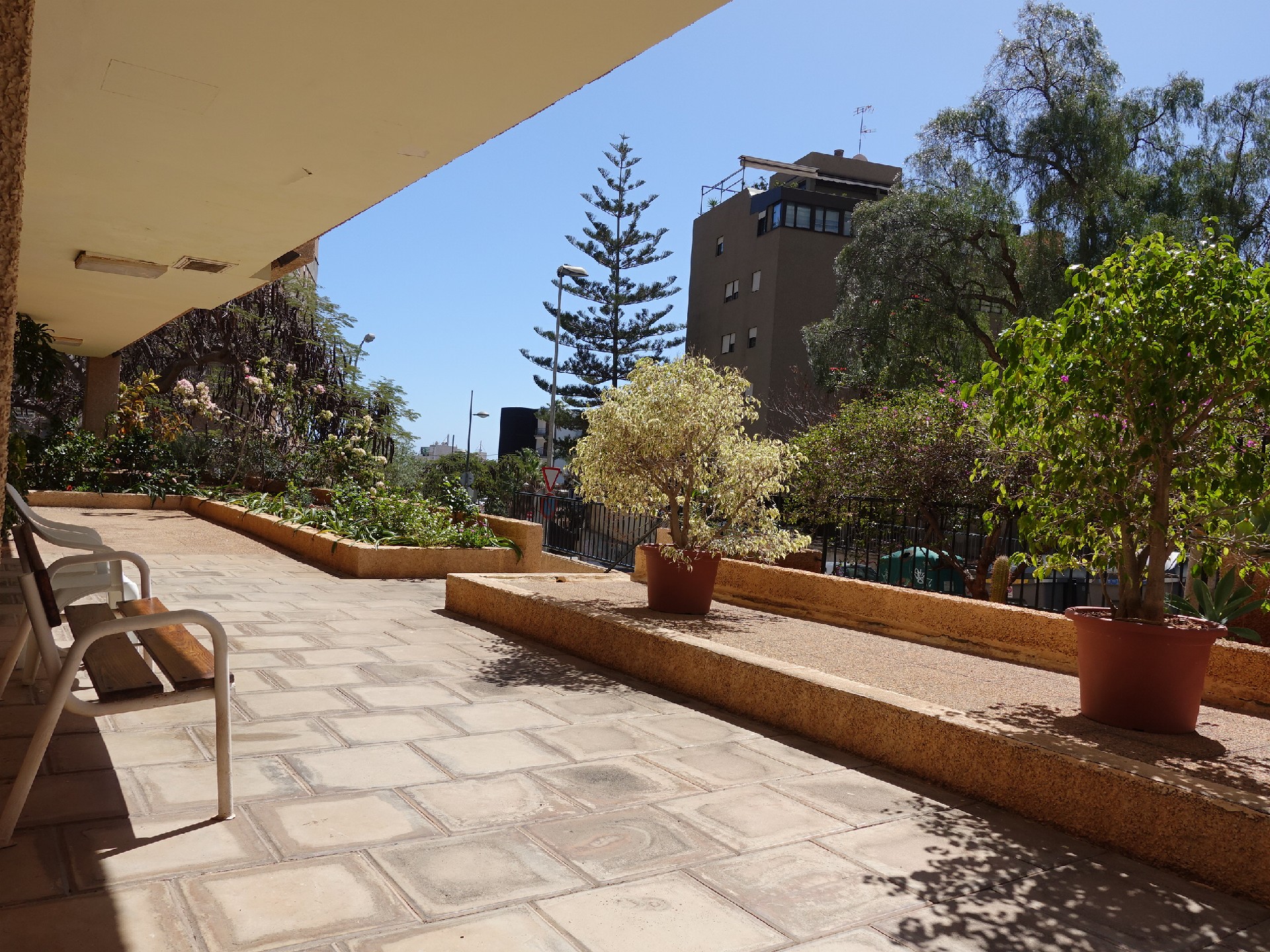 EXPECTACULAR PISO EN ZONA MENCEY. C/ FRANCISCO GUERRERO CAZORLA. DISTRITO CENTRO-IFARA