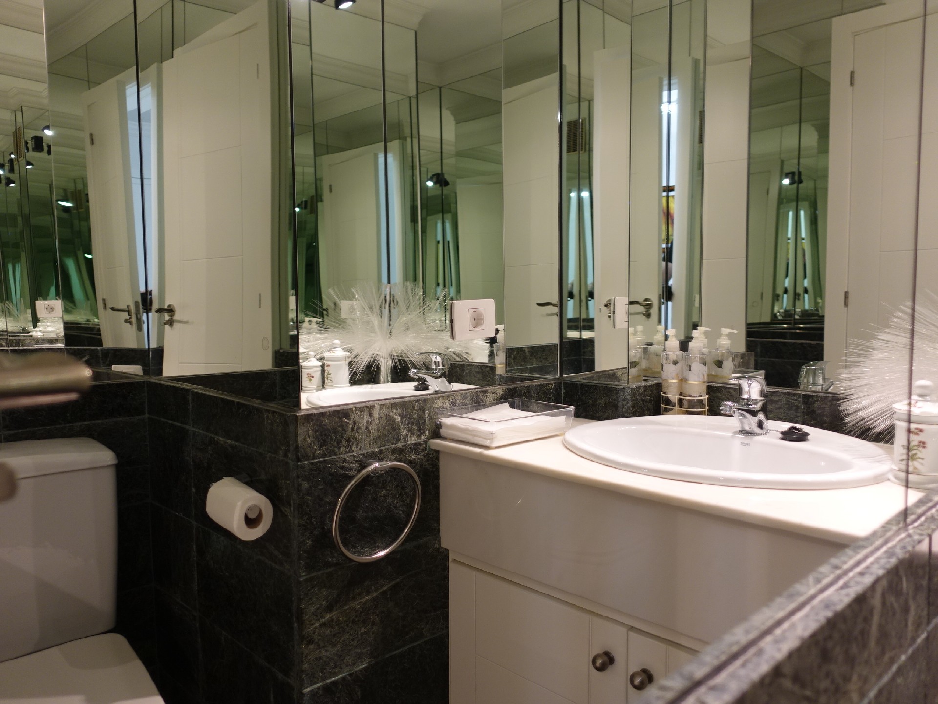 EXPECTACULAR PISO EN ZONA MENCEY. C/ FRANCISCO GUERRERO CAZORLA. DISTRITO CENTRO-IFARA