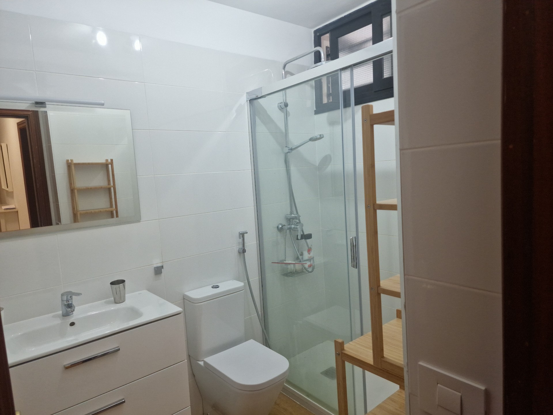 PISO CÉNTRICO. SANTA CRUZ