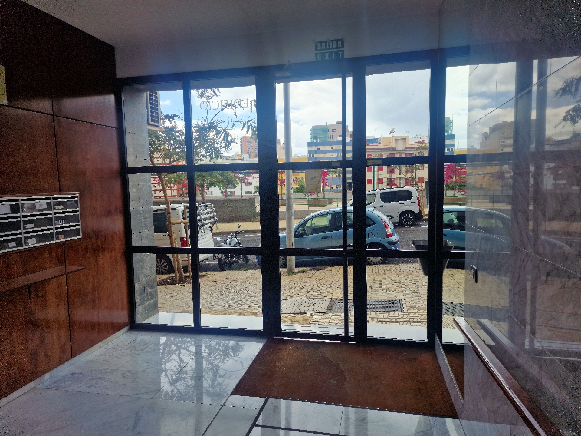 PISO CÉNTRICO. SANTA CRUZ