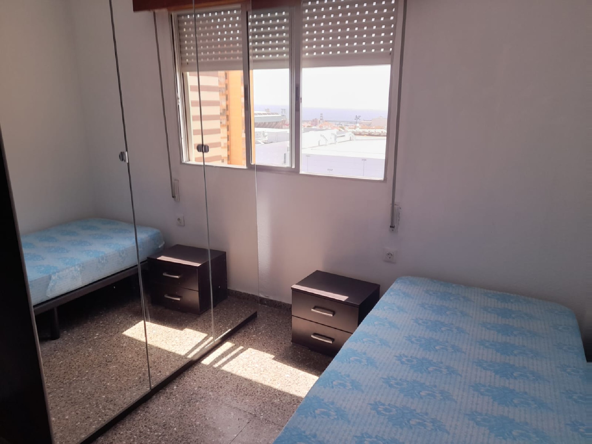 EXCELENTE PISO SITO EN ZONA LA SALLE MUY CERCA PABELLON DEPORTES Y DEL ESTADIO C.D. TENERIFE.