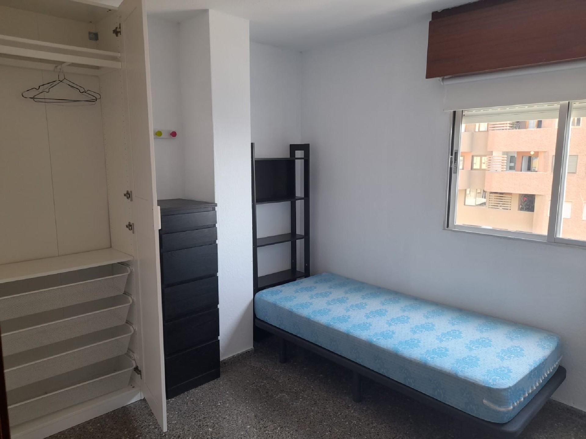 EXCELENTE PISO SITO EN ZONA LA SALLE MUY CERCA PABELLON DEPORTES Y DEL ESTADIO C.D. TENERIFE.