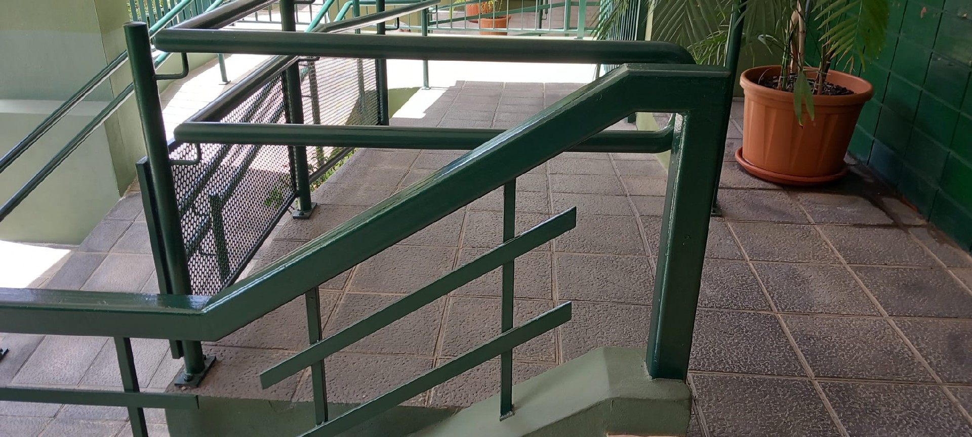 EXCELENTE PISO SITO EN ZONA LA SALLE MUY CERCA PABELLON DEPORTES Y DEL ESTADIO C.D. TENERIFE.
