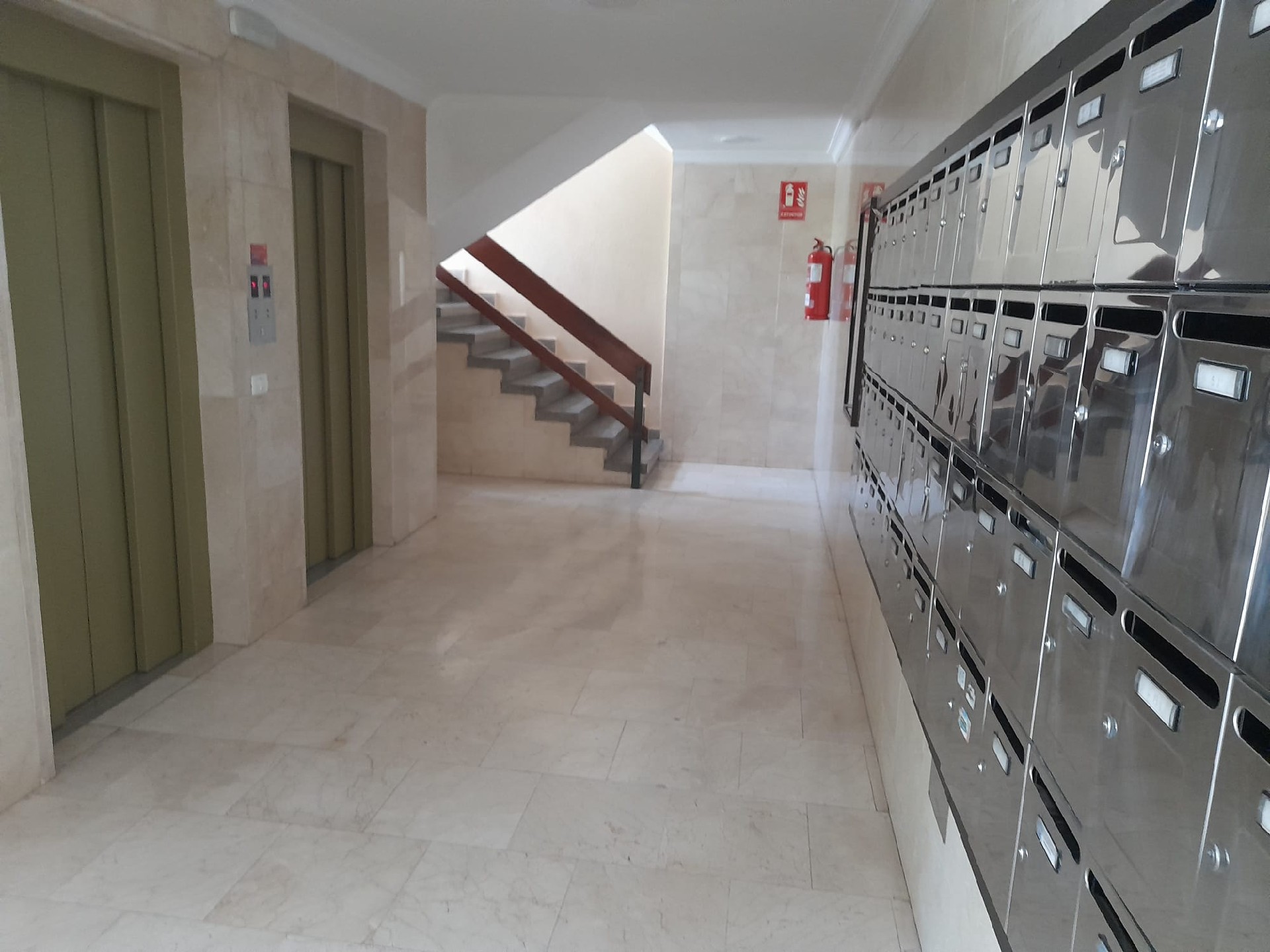 EXCELENTE PISO SITO EN ZONA LA SALLE MUY CERCA PABELLON DEPORTES Y DEL ESTADIO C.D. TENERIFE.