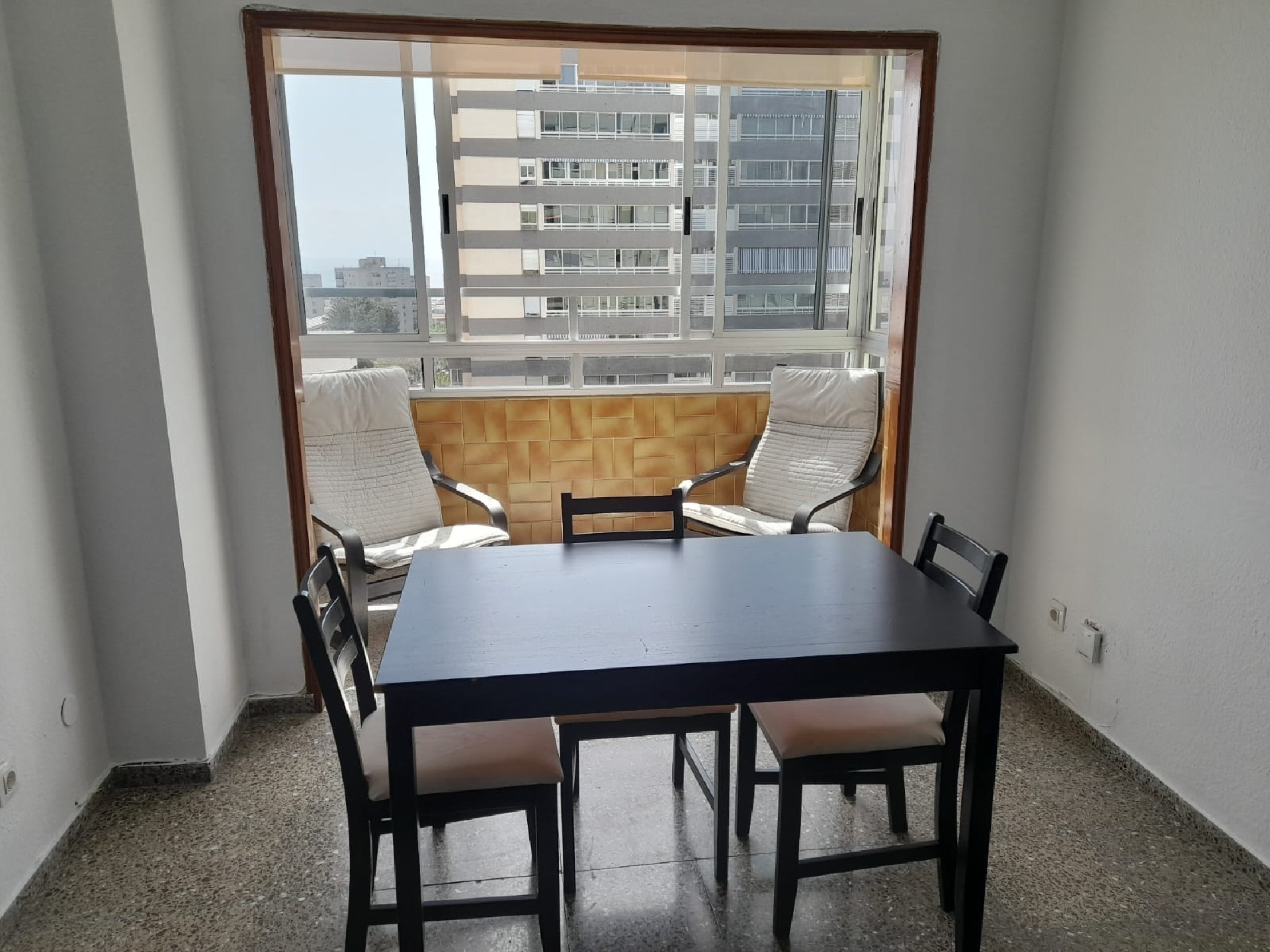 EXCELENTE PISO SITO EN ZONA LA SALLE MUY CERCA PABELLON DEPORTES Y DEL ESTADIO C.D. TENERIFE.